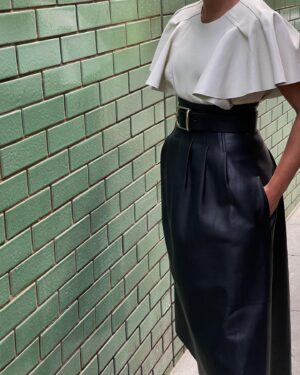 Naomi Scott Instagram - Anatomy Of A Scandal Press Day 
@chloe 🖤

@zadrianandsarah
