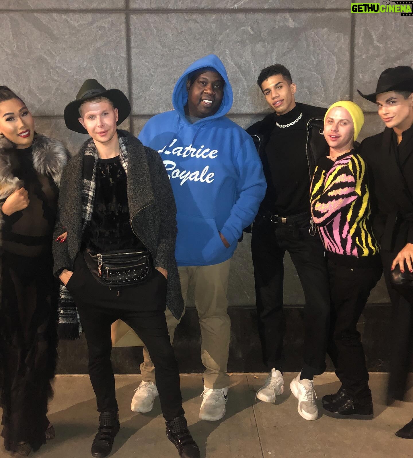 Naomi Smalls Instagram - All this talk about stars! ⭐️ ⭐️⭐️⭐️ With the new season of @rupaulsdragrace All Stars just around the corner, I figured why not take A LOOK BACK AT AS4 LOOKS! I’ve always wanted to reflect on the preparation, the process of actually filming the competition, and just what it took to get myself together in order to faint in front of @guskenworthy and preach the truth about life’s fairness. Head over to youtube.com/NaomiSmallsDuh to watch! Get the full breakdown, shade, and a backstage pass to everything Naomi Smalls over at patreon.com/NaomiSmalls (Links in bio.) Pose is back on streaming.