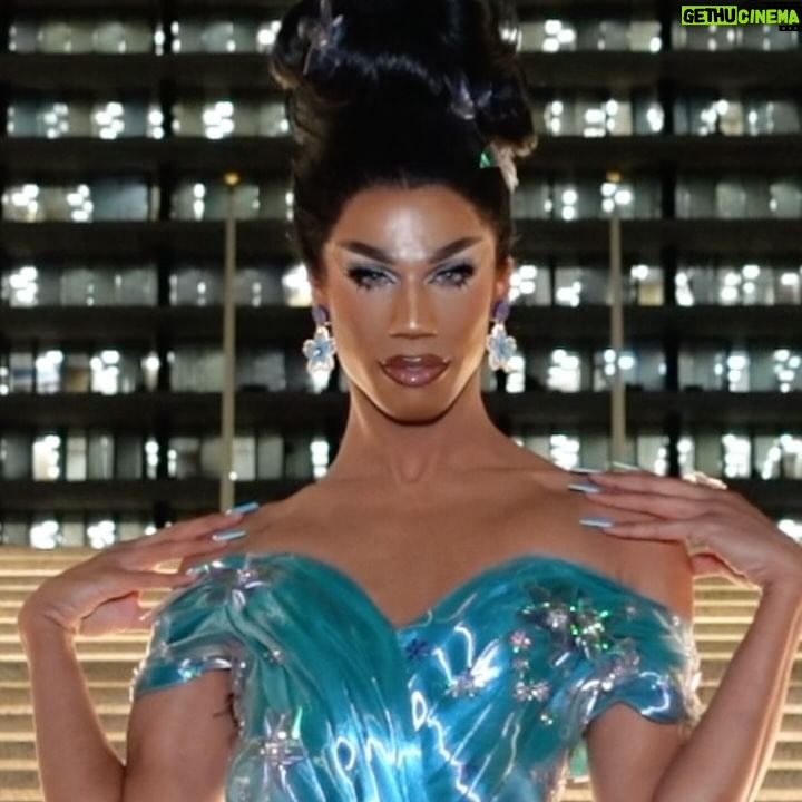 Naomi Smalls Instagram - Hi iG ๐๐ซถ๐พ Had so much fun reminiscing and reading myself! I figured why not plug in the microphone, pour myself a dirty martini, and get into IT. All looks mentioned in A Look Back At Looks #1 available on @depop Head over to youtube.com/NaomiSmallsDuh to watch! Get the full breakdown, shade and a backstage pass to everything Naomi Smalls over at Patreon.com/NaomiSmalls. (Links in bio.) @thesmallsworldshow