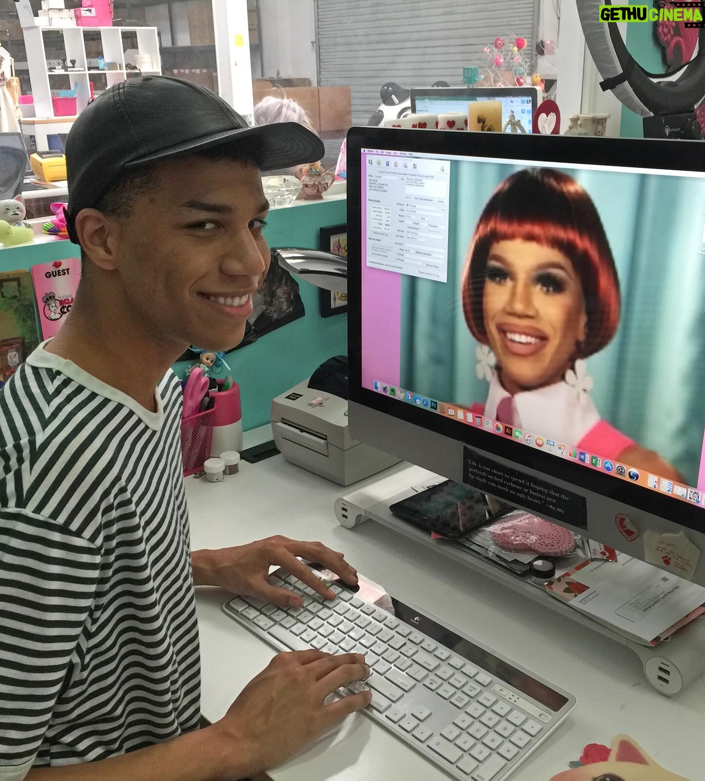 Naomi Smalls Instagram - Hi iG ๐๐ซถ๐พ Had so much fun reminiscing and reading myself! I figured why not plug in the microphone, pour myself a dirty martini, and get into IT. All looks mentioned in A Look Back At Looks #1 available on @depop Head over to youtube.com/NaomiSmallsDuh to watch! Get the full breakdown, shade and a backstage pass to everything Naomi Smalls over at Patreon.com/NaomiSmalls. (Links in bio.) @thesmallsworldshow