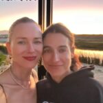 Naomi Watts Instagram – Backlight and front light when it’s magic hour with @katefeeners 🌅 ☀️🏝️