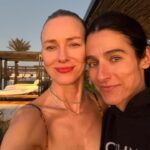 Naomi Watts Instagram – Backlight and front light when it’s magic hour with @katefeeners 🌅 ☀️🏝️