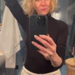 Naomi Watts Instagram - Feeling a good hair day! 🤪 Happy Friday! ☀️