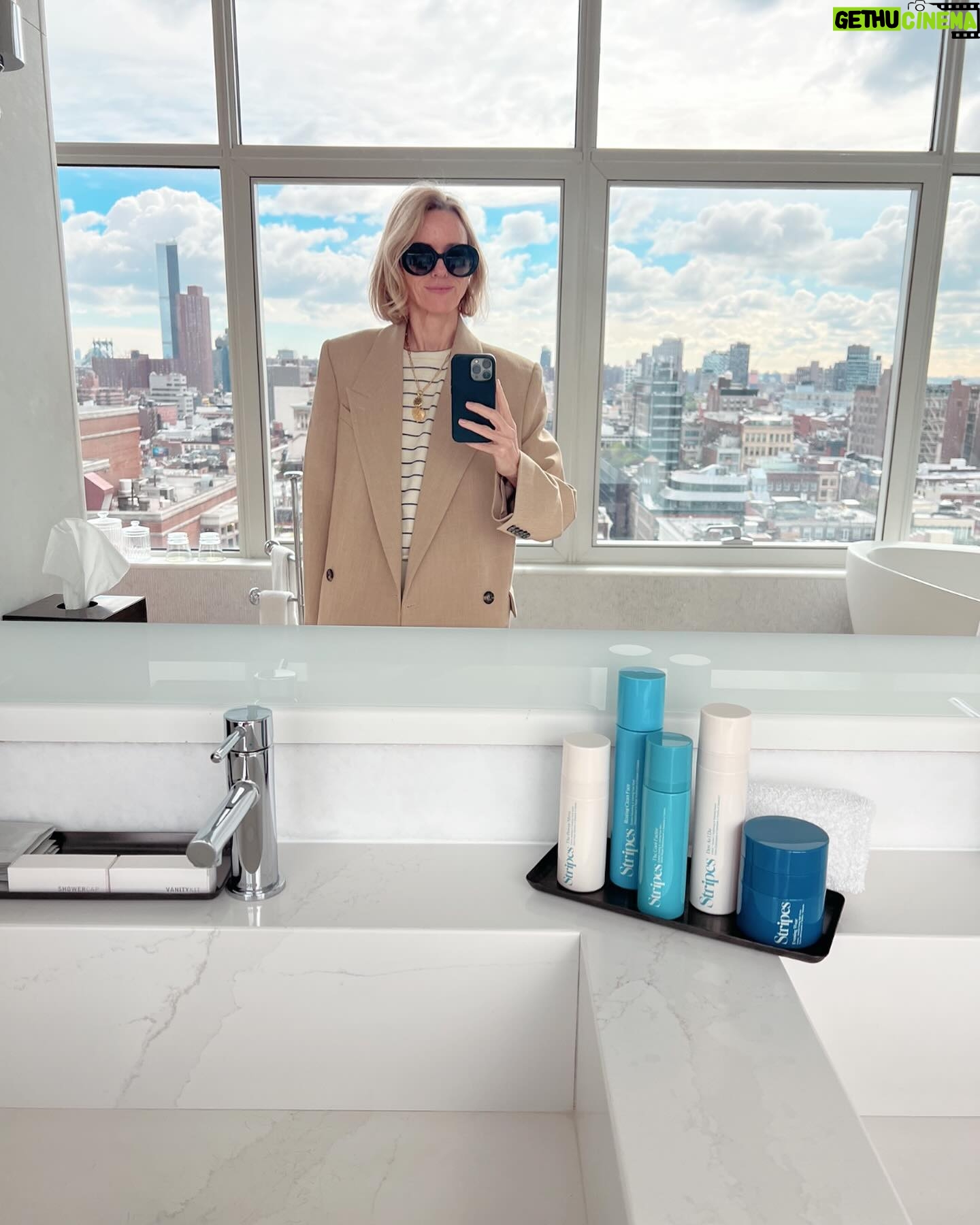 Naomi Watts Instagram - This pic was taken year ago today. Getting ready for some new things @iam_stripes hydration #scalptovag