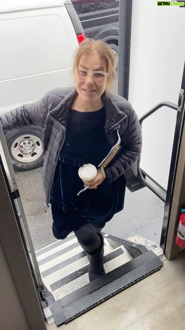 Naomi Watts Instagram - BTS: A snippet of the fun and games I got up to with @lizzyh3, my dear friend and superstar dialect coach, as we worked on @feudfx together. There would be no Babe without you. I love you, Liz ❤️🦢❤️
