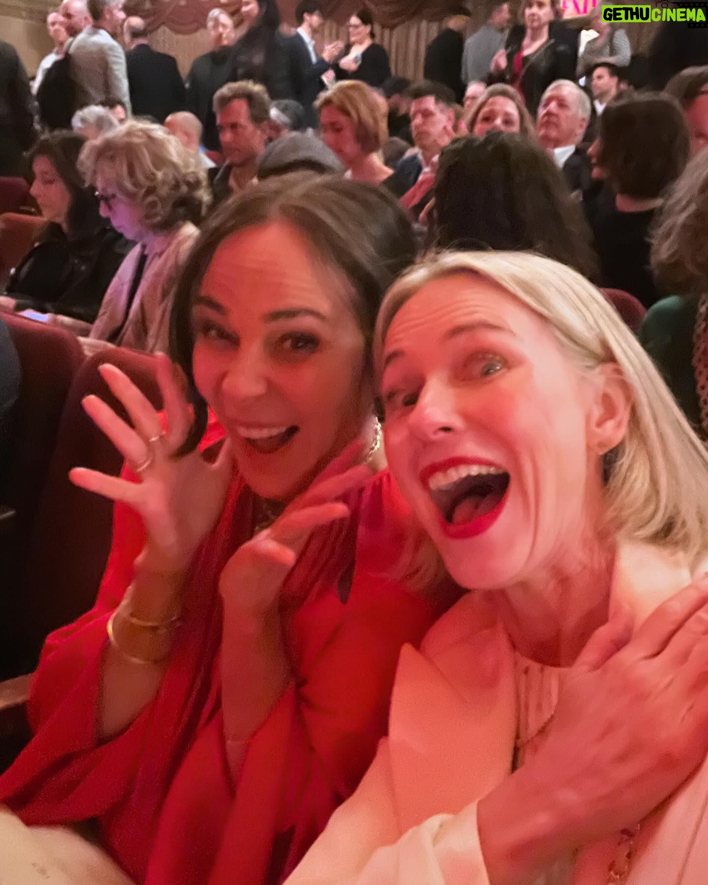 Naomi Watts Instagram - The excitement was real for mama and godmother. @stellabaker was mesmerizing in this extraordinary play. Don't miss it @patriotsbway such a great night at the theater! 💥💥💥
