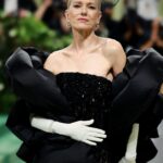 Naomi Watts Instagram - Met Gala. @balenciaga. For the “Garden of Time” theme, Balenciaga turned back time and transformed a vintage tablecloth bought on Ebay for 20 euros into this stunner. The theme relates to the Met Costume Institute’s Sleeping Beauties exhibition—and this stola is a work of art, like a big, giant pillow that you just want to lay down on. Couldn’t do any of this without my incredible team: Hair: @officialdanilohair Makeup: @marywilesmakeup Styling: @jeanannwilliams Styling Assistant: @ashleyafriyie