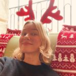 Naomi Watts Instagram - Anyone else feeling the hectic panic of holiday season?! Behind in shopping? 👋 No time for festivities yet?👋 Here's a photo dump of Xmases past. In the hope to get into the spirit of it all🎄#christmasvibes