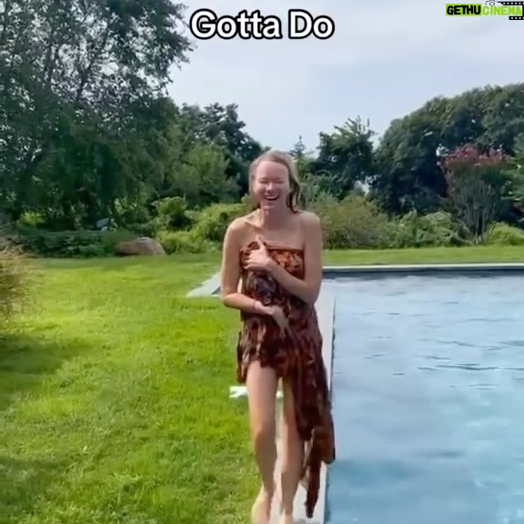 Naomi Watts Instagram - You gotta do what you gotta do… amirite? 🤷♀️ @iam_stripes