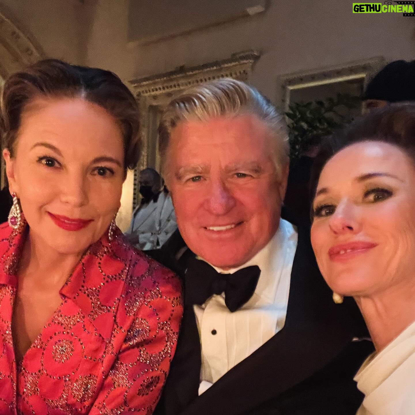 Naomi Watts Instagram - Wowza, what a wonderful run @feudfx has been. So many lovely messages from you guys. Thank you for tuning in—I can’t believe the finale has finally come! Playing Babe was a true highlight of my career. I loved getting to see the world through Babe’s eyes. I will miss her ❤️ I’m so proud to have stood next to this brilliant line up of amazing artists. Women who bared their souls and showed suffering and delight in such authentic ways. Diane, Chloe, Calista, Demi, Molly, Jessica: you crushed it. Oh what fun we had 🦢 Dear Treat, your performance broke my heart every day, and now we’re all in pieces without you 🕊️💔🕊️ Tom, you are a genius. I loved to watch you do cartwheels whilst amusing and gutting us all in the same moment. Robbie, your words were muscular: pure gold. Gus, your vision was clear, deft, and elevated. We always knew we were in good hands. And Ryan, Ryan, Ryan…what can I say besides how grateful I am to have stepped into your glorious world. We are so beyond grateful (I think I can speak for all us swans) that you honor women “of a certain age”. You are a vital storyteller, daring to show all the depths of our messy yet brilliant humanity. What a gift to get to call you my friend. @ryanmurphyproductions PC: Eric Liebowitz