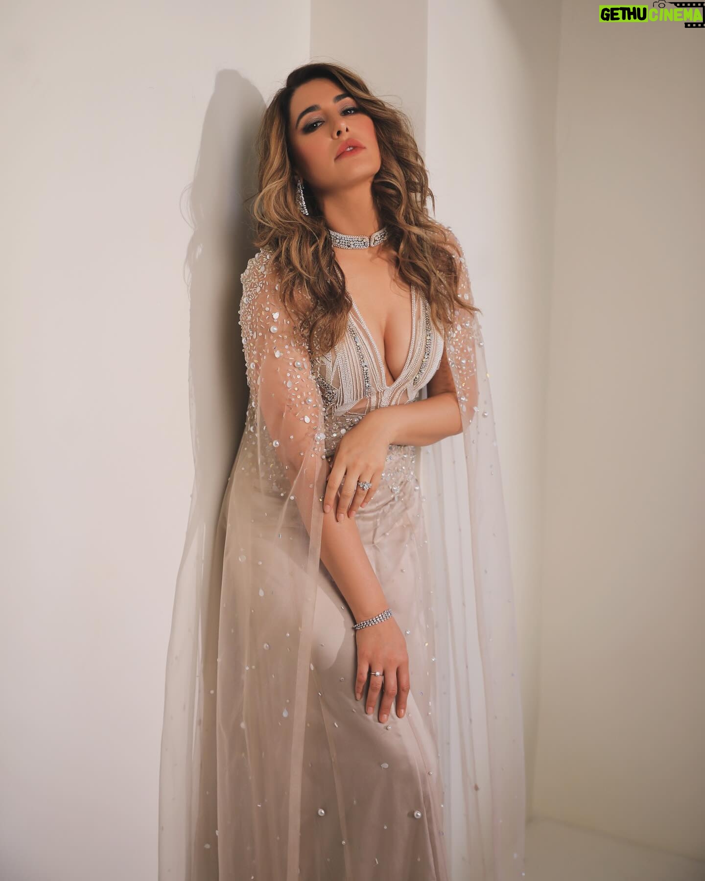Nargis Fakhri Instagram - Channeling bridal bliss in every stitch. Excited to grace the pages of Wedding Vows Magazine! Magazine: @weddingvows.in Muse: @nargisfakhri Founder & CEO: @itsme_daksh Photography @ishanzaka Fashion Editor / Stylist: @sshorewala Words: @farvi_wadhwa MUA: @makeup.yasmin Hair: @shefali_hairstylist.81 Manager @mahakbrahmawar Video: @anuragkanoje18 @navi.nphotography Production: @ssfashionstudiobyshrreeya Assistant Stylist: @hopeandfaith_arts Decor: @discoveryevents @yashgandhi94 Location: @pixyl_media Artist Reputation Management: @media.raindrop For Wedding Vows: @farvi_wadhwa Look 4: Outfit @rozinavishraam Jewels @jawahriiofficial