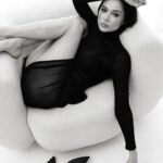 Nastasya Samburskaya Instagram – Снова поработали с моими феями 
💃🏻💃🏻💃🏻💃🏻💃🏻💃🏻💃🏻💃🏻💃🏻
Сфотала @galya_anis 
Накрасила @victoria_sultanova 
Нарядила @sofya_am 
Какая фотография больше понравилась? Мой топчик 1 и 10😻