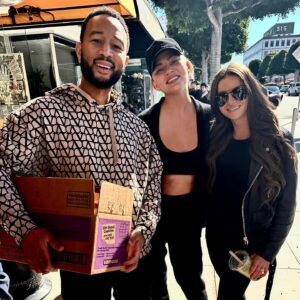 Natalia Janoszek Instagram - I adore these two🤍
@johnlegend @chrissyteigen
