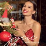 Natalia Janoszek Instagram – Merry Christmas to you all. Be sure to count your blessings this Holidays, as there are more than you think. In this special time my heart is with those who’re not that lucky to spent it with the closest ones✨

Życzę Wam i sobie byśmy potrafili odnaleźć szczęście i wdzięczność za to co mamy. Choć żyjemy w czasach ciągłej pogoni za więcej i czasem wydaje się nam, że mamy za mało to pamiętajmy, że dla wielu nasze mało to spełnienie marzeń. W tym wyjątkowym czasie sercem jestem z tymi, którzy nie mają tyle szczęścia, by Święta spędzać z najbliższymi. Życie to wielka przygoda-niech więc nadchodzący rok będzie dla nas jej kolejnym ekscytującym rozdziałem-Wesołych Świąt!

Zdrówko na świąteczną sesję nie pozwoliło ale materiał z @moda_w_polsce nadał się na tę okazję idealnie🎄🤍 
📷 @bastekczernek