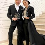 Natalia Janoszek Instagram – Grateful with this International Success Award in my hands 🙏🏻🏆 

Zostać docenioną we własnym kraju i nagrodzoną w kategorii „Inspiracja”za Sukces Międzynarodowy to dla mnie ogromne wyróżnienie i poczucie, że to co robię ma sens. O mojej drodze do kariery można by napisać powieść, ale 1 wniosek jest niezmienny-naszym jedynym ograniczeniem w spełnianiu marzeń jesteśmy my sami. Walt Disney powiedział „Jeśli możesz sobie coś wymarzyć, możesz to osiągnąć” i trzymając się tych słów obiecuję  dać z siebie jeszcze więcej i „inspirować” do sięgania po swoje marzenia. Dziękuję @modivo za cudną kreację, która dodała mi mocy tego wieczoru. Gratuluję wszystkim nagrodzonym, być wyróżnionym w takim gronie to zaszczyt, a Wam dziękuję za wiarę we mnie i głosy🤍 #gala #night #inspiration #awards #international #success #kobiecamarkaroku