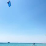 Natalia Janoszek Instagram - Team downwind🪁🤟🏻 Przez ostatni tydzień miałam przyjemność testować sprzęt @nobile_kiteboarding na nowy sezon i duma mnie rozpiera, że firma z mojego rodzinnego Bielska robi sprzęt na światowym poziomie będąc jednym z liderów na rynku. Nowe latawce i deseczka NHP23-perfekcja👌🏼 #kitesurfing #trip #redsea @tropical_safari_ #toniejestpostsponsorowany