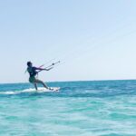 Natalia Janoszek Instagram - Team downwind🪁🤟🏻 Przez ostatni tydzień miałam przyjemność testować sprzęt @nobile_kiteboarding na nowy sezon i duma mnie rozpiera, że firma z mojego rodzinnego Bielska robi sprzęt na światowym poziomie będąc jednym z liderów na rynku. Nowe latawce i deseczka NHP23-perfekcja👌🏼 #kitesurfing #trip #redsea @tropical_safari_ #toniejestpostsponsorowany