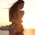 Natalia Janoszek Instagram - Flirting with sunset ☀️ #sunset #vibes 🎥 @magicmars86_