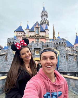 Natalia Janoszek Instagram - Making my childhood dreams come true✨ @disneyland