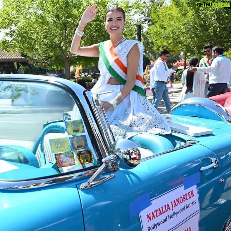 Natalia Janoszek Instagram - Celebrating Indian Independance Day in US🇮🇳🙏🏻 #india #day #usa #california #parade #celebration