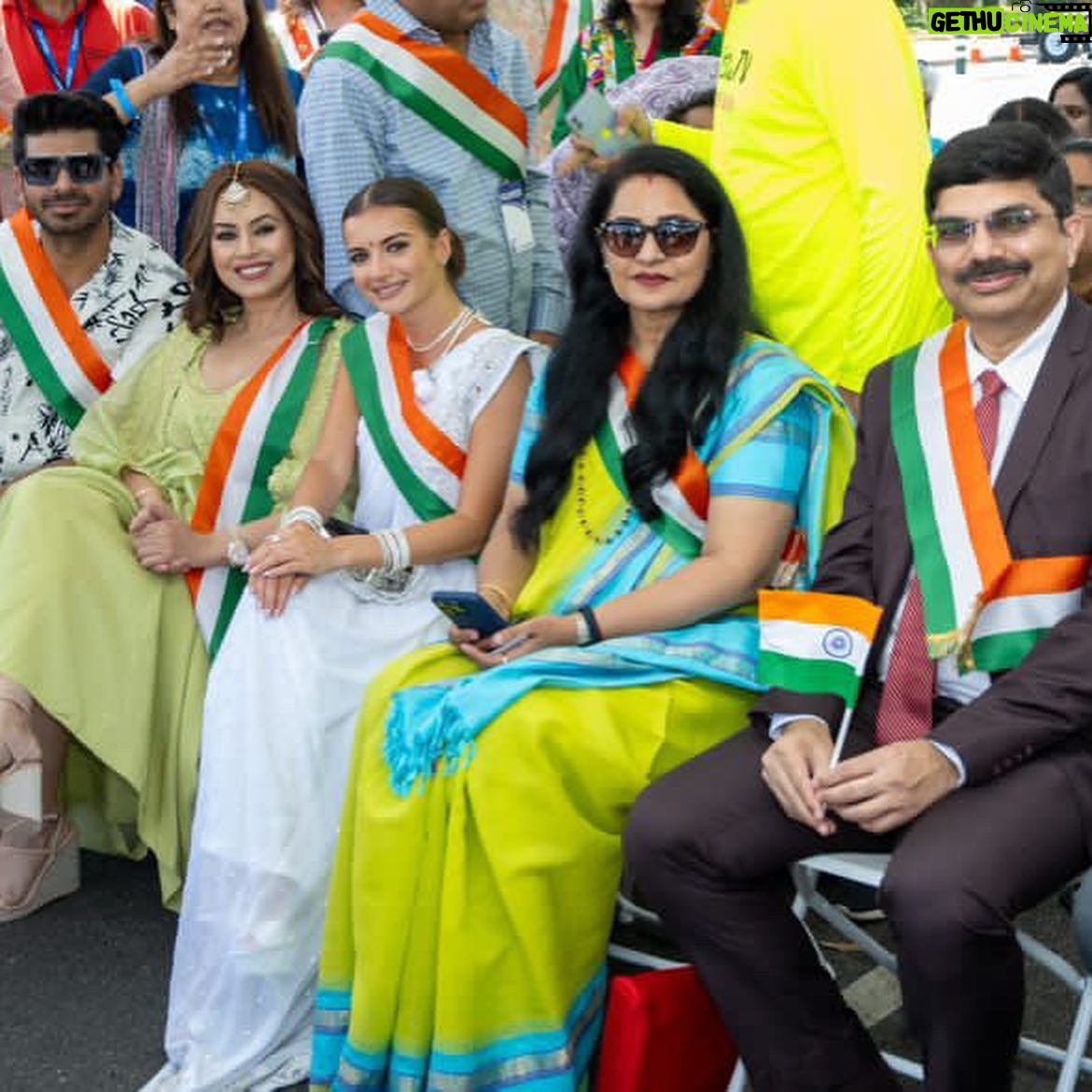 Natalia Janoszek Instagram - Celebrating Indian Independance Day in US🇮🇳🙏🏻 #india #day #usa #california #parade #celebration