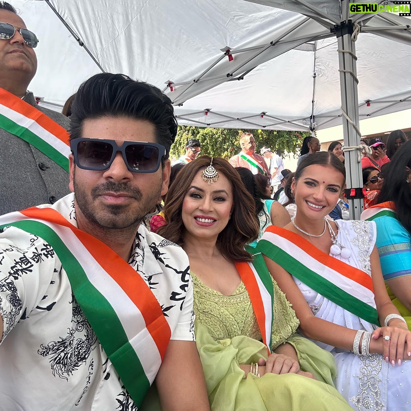 Natalia Janoszek Instagram - Celebrating Indian Independance Day in US🇮🇳🙏🏻 #india #day #usa #california #parade #celebration