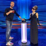 Natalia Janoszek Instagram – Oh hey, I’m Audrey🎬🎥
Ale ten czas szybko leci… ćwierćfinał  @twojatwarzbrzmiznajomo już za nami!🎙️Jak Wam się podobała moja Audrey Hepburn? #tv #show #twojatwarzbrzmiznajomo #polsat #audreyhepburn #moonriver #yourfacesoundsfamiliar