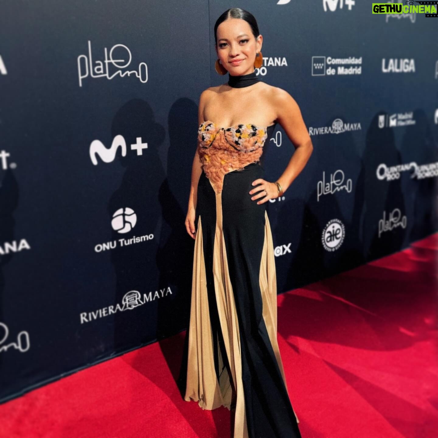 Natalia Reyes Instagram - Así es como tiene que acabar una fiesta en México! Con mi mariachi @lacrispetica y taquiza 🌮 Gracias @premios_platino por esta invitación a celebrar nuestro cine, por materializar el encuentro de la industria audiovisual iberoamericana que cada día está más unida 💪🏼 Pd. Por favor OJO a la última foto, creo que me enchilé🌶️ • This is how a party should end in Mexico! With my marichi @lacrispetica and eating tacos 🌮 Thank you @premios_platino for having us in this celebration of our cinema, for materializing the meeting of the iberoamerican industry that is more united every day.. Ps. Don’t miss the last photo, I think that taco was spicy 🥵 #NataliaFromColombia #PlatinoXcaret #Mexico #RivieraMaya @rivieramayamx @visitacaribemexicano