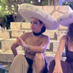 Natalia Reyes Instagram – Así es como tiene que acabar una fiesta en México!
Con mi mariachi @lacrispetica y taquiza 🌮
Gracias @premios_platino por esta invitación a celebrar nuestro cine, por materializar el encuentro de la industria audiovisual iberoamericana que cada día está más unida 💪🏼 

Pd. Por favor OJO a la última foto, creo que me enchilé🌶️ 

•

This is how a party should end in Mexico!
With my marichi @lacrispetica and eating tacos 🌮 
Thank you @premios_platino for having us in this celebration of our cinema, for materializing the meeting of the iberoamerican industry that is more united every day..

Ps. Don’t miss the last photo, I think that taco was spicy 🥵 

#NataliaFromColombia #PlatinoXcaret #Mexico #RivieraMaya @rivieramayamx @visitacaribemexicano