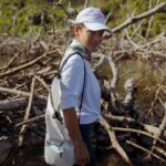Natalia Reyes Instagram – MANGLAR: un ecosistema fundamental para nuestro planeta, la guardería de los peces, el riñón de nuestros mares, la barrera protectora de la tierra..
Después del huracán IOTA en 2020 el manglar rojo de la isla de Providencia quedó muy afectado por eso fuimos con #becláconexiónocéanos a sembrar 600 plántulas de mangle y a limpiarlo.
El resultado de la jornada de extracción de residuos:
– Aprovechables 78 kg
– No aprovechables 289,3 kg

Total de residuos extraídos McBean Mangrove: 367.3 kg
La limpieza más grande hecha en la isla hasta el momento 🩵

Gracias @beclaworld @parquescolombia @mabe_colombia @agendadelmar @hatsu_official @cincosillas @hatsu_official @co2cero por hacerlo posible 💫 
Y a la reina @claudiabahamon mi amor para toda la vida

📸 @linabotero_ la súper fotógrafa

•

MANGROVES: a fundamental ecosystem for our planet, the nursery of fish, the kidney of our seas, the protective barrier of the earth.
After Hurricane IOTA in 2020, the red mangrove on the island of Providencia was greatly affected, so we went with
#becláconexiónocéanos to
plant 600 mangrove seedlings and clean it.
The result of the waste extraction day:
 – Usable 78 kg
 – Not usable 289.3 kg

Total waste extracted from McBean Mangrove: 367.3 kg
The largest cleanup done on the island so far 🌱 

#Manglar #NataliaFromColombia #OceanCleanUp #Mangroves