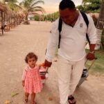 Natalia Reyes Instagram - Es que los pañales biodegradables son caros 😂 Pd. El styling claramente se lo hizo ella misma @fenixbeachcartagena y Concho • This isn’t child labor, she just helps cause biodegradable diapers are expensive ;) (And clearly she does her own styling)