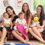 Natalia Reyes Instagram - MAMÁS! Somos mamás 🙀 Todavía me cuesta creerlo pero aquí estamos, otro de mis #ConsejosNoPedidosParaMamás es: comunidad 🫶🏼 necesitamos hablar, compartir, oírnos y estar en contacto con otras mujeres que están pasando por lo mismo. Verme con mi comadres (nunca mejor dicho) @carowar (mi leona cumpleañera) y @julieticarestrep0 fue un regalo para el alma, recarga saber que no somos las únicas pasando por situaciones parecidas, que nuestros cachorros son lo mejor que nos ha pasado pero también lo más duro y retador que hemos vivido. Ahora sí les explico: 1. Mamás de instagram 2. La REALIDAD de nuestros cerebros después de ser mamás 🤪 3. Los 3 mejores proyectos de nuestras vidas Con cuál se quedan? 📸 @juanpssv • MOMS! We are mothers I still can’t believe it but here we are, another of my #UnsolicitedAdviceForMoms is: community 🫶🏼 we need to talk, share, hear each other and stay in touch with other women who are going through the same thing. Seeing @carowar and @julieticarestrep0 was a gift for my soul, it recharges knowing that we aren’t the only ones going through similar situations, that our puppies are the best thing that has happened to us but also the hardest and most challenging thing we have experienced. Now: 1. Instagram moms 2. The REALITY of our brains after being mothers #BabyBrain 3. The 3 best projects of our lives Which one you prefer? #Maternidad #MamásConfirmen #Motherhood