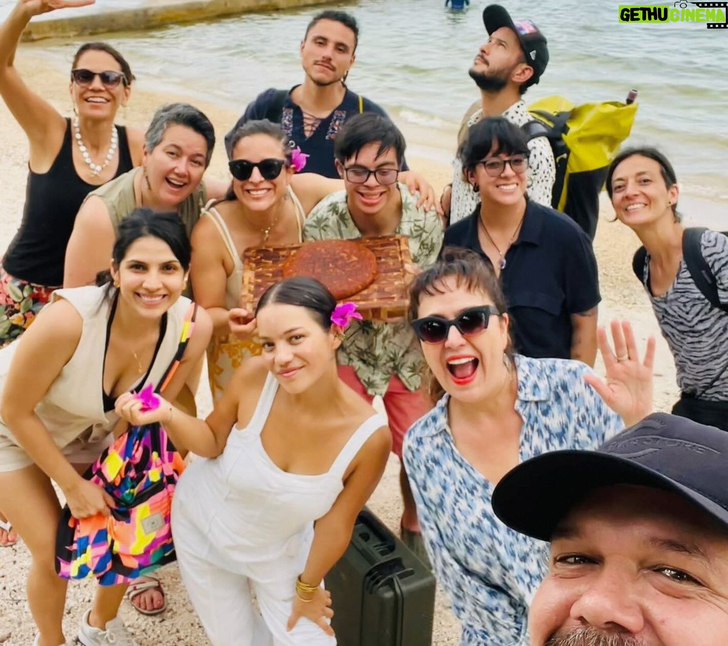 Natalia Reyes Instagram - Ayer fue el #DíaMundialDelSíndromeDeDown y lo celebramos estrenando #3Amigues, un programa que tiene como anfitrión al gran @pablocastroiregui995, barista, chef, emprendedor y un conversador con gran sentido del humor y a la maravillosa @lauracinsignares que nos enseño a hacer el mejor enyucao del mundo 🤤 Es urgente que como sociedad ampliemos los espacios, diálogos y consciencia sobre la dignidad y el valor de la problación neurodiversa y su inserción socio-laboral. Por un mundo más empático, inclusivo y a favor de la diversidad 💫 🧦 • Yesterday was the #WorldDownSyndromeDay and we celebrated it by premiering #3Amigues, a tv show hosted by the great @pablocastroiregui995, barista, chef, entrepreneur with a great sense of humor and the wonderful @lauracinsignares who taught us how to make the best ‘enyucao’ in the world 🤤 (my favorite dessert) It is urgent that as a society we expand the spaces, dialogues and awareness about the dignity and value of the neurodiverse population and their socio-labor insertion. For a more empathetic, inclusive world in favor of diversity 💫 🧦 #Inclusion #Diversidad #DíaMundialSíndromeDeDown #Diversity