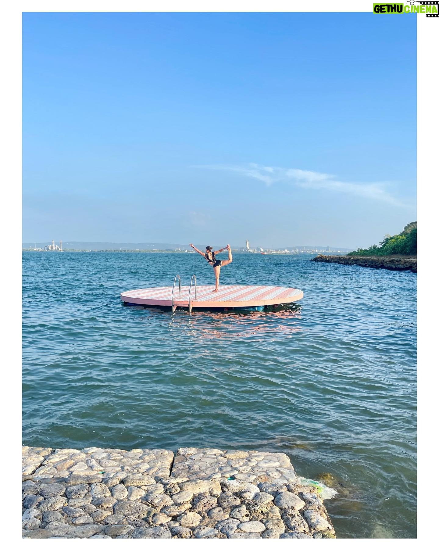 Natalia Reyes Instagram - Mañana cumplimos 7 años de haber abierto @fenixbeachcartagena un sueño que salió de la visión y el trabajo incansable de mi 🫶🏼 @juanpssv, y así como el cuerpo humano tarda siete años en renovar la totalidad de sus células, mañana celebraremos estos 7 años de renacimiento dando luz a @lapuntacartagena, un lugar al que le hemos puesto el alma, un espacio nuevo dentro de Fénix para que habite el arte, el movimiento, para bailar como si nadie nos estuviera viendo.. Bienvenid@s tod@s ❤️🔥 • Tomorrow we celebrate 7 years of @fenixbeachcartagena a dream that came from the vision and hard work of @juanpssv, and just as the human body takes seven years to renew all of its cells, tomorrow we’ll celebrare these 7 years by giving birth to @lapuntacartagena, a place that has our soul, a new space within #FenixBeach to inhabit art, movement, to dance as if no one was watching us.. Welcome everyone 🫦 🌊 💃 #EnLaPuntaSeBaila #LaPuntaCartagena