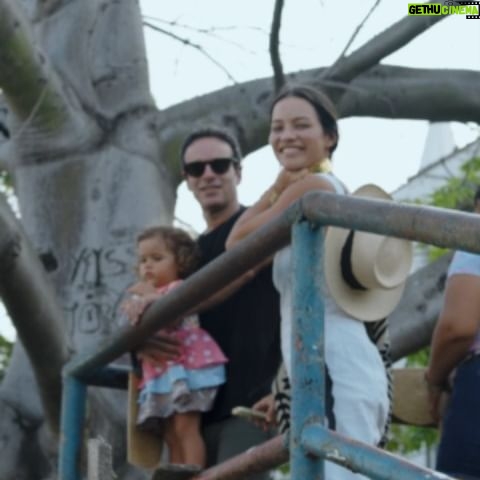 Natalia Reyes Instagram - 💃🏽¡La cultura de Magangué sabe conquistar! La talentosa actriz @nataliareyesg no pudo resistirse ante el encanto de la Ciudad de los Ríos. ¡Gracias por recorrer Bolívar en familia y con el corazón abierto! ♥️ 🎈PD: ¡Feliz Cumpleaños! 🎉 @gobbolivar @yamilitoarana @linaparofe @alcaldiademagangue