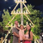 Natalia Reyes Instagram – No crecí en la fe católica a pesar de estudiar en un colegio que sí lo era, la navidad me resulta distante de muchas maneras pero si algo valoro hoy en día son los momentos de pausa y reflexión, los rituales colectivos que fomentan el encuentro con la familia y los amigos, la celebración de estar vivos y la oportunidad que siempre tenemos de renacer. Más allá del afán por consumir y la ansiedad por estrenar hoy celebro que hace mucho un ser nació (sea en la ficción o en la realidad) para enseñarnos que no existe un único camino ni UNA fe más válida que otra, que todas las guerras que emprendan en su nombre no tienen sentido y que la religión que tod@s deberíamos profesar debería ser la del AMOR 🫶🏼
Un abrazo hasta donde este mensaje los encuentre 🙏 

•

I didn’t grow up in the Catholic faith despite going to a Catholic school, Christmas seems distant to me in many ways but if there’s something I value today it is the moments of pause and reflection, the collective rituals that promote the encounter with the family and friends, the celebration of being alive and the opportunity we always have to be reborn. Beyond the desire to consume and the anxiety of brand new products, today I celebrate that a being was born a long time ago (whether in fiction or in reality) to teach us that there’s no single path or ONE faith more valid than another, that all wars using his name are meaningless and that our religion should be that of LOVE 🫶🏼
A hug all the way to the place you are right now 🙏

#NataliaFromColombia #FenixBeach #Navidad #christmas