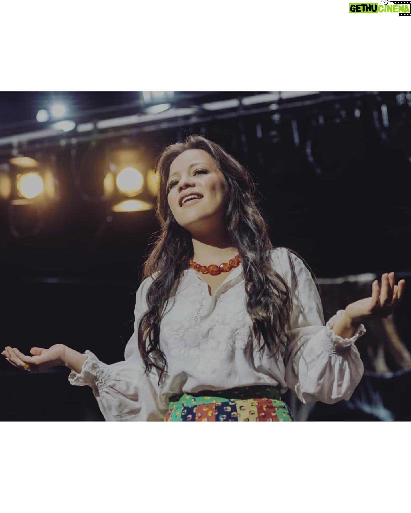 Natalia Reyes Instagram - Gracias al diario @el_pais de España 🇪🇸 por esta entrevista, estoy feliz de poder anunciar por fin mi participación como #ÁngelaCarrasco en la miniserie #CamiloSuperstar que estrenaremos en @sansebastianfes el próximo 27 de septiembre 💥 Van a alucinar con el Camilo de @alejandrojato 🕺 Gracias @curronovallas @buendiaestudios @mesalafilms @juanleoncasting @atresplayer ✍️ @lucas_agustin_reynoso 📸 @smesari • Thanks to @el_pais 🇪🇸 for this interview, I’m thrilled to announce my participation as #ÁngelaCarrasco in the miniseries #CamiloSuperstar that we’ll premiere on @sansebastianfes on September 27th 💥 You're going to be amazed by @alejandrojato's Camilo #NataliaFromColombia #SanSebastianFilmFestival
