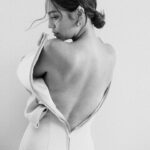 Natalia Reyes Instagram – “La inminente realidad de las condiciones meteorológicas extremas —el calor implacable y el frío cortante— pinta un panorama sombrío de lo que nos espera, la perspectiva no parece prometer mejoras. Ahí surgió la pregunta: ¿debería traer a alguien a un planeta en este estado? Sin embargo, me di cuenta de que podría convertirme en la madre de una niña que posea una conciencia profunda, que pueda liderar y efectuar cambios en este mundo”. 

Lee todo lo que la actriz Natalia Reyes (@nataliareyesg) tiene que decir en el link en bio.

Talento: @nataliareyesg usando @prada y joyería @cartier  Fotografía: @bymatallana  Editora en Jefe/stylist: @sarahgorereeves Maquillaje: @vicky_steckel Peinado: @michaelthomaslollo Asistentes de styling: @lorenadominguezv, @fridagarccia 

#nataliareyes #colombia #mrevistademilenio #mvoices