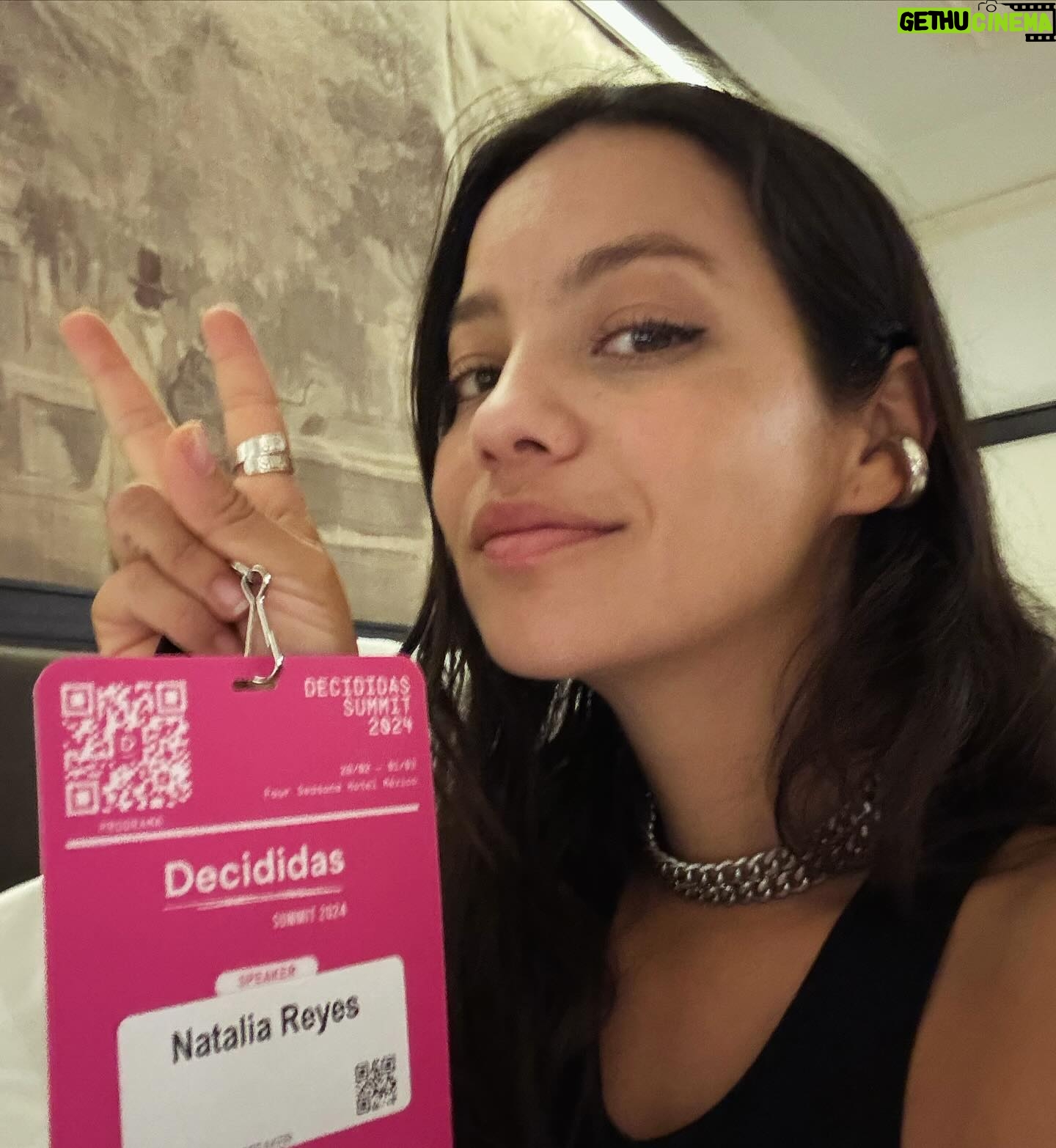 Natalia Reyes Instagram - 🇲🇽 Hola México.. POR FIN nos volvemos a ver! Muy honrada de estar rodeada de tantas mujeres maravillosas e inspiradoras @decididas.summit Pd. Obvio la última foto es la mejor @mondra69 🫶🏼 • Hello Mexico.. FINALLY we meet again! So honored to be surrounded by so many wonderful and inspiring women @decididas.summit P.S. Obviously the last photo is the best 🫶🏼 #Decididas #CiudadDeMexico #NataliaFromColombia #GenderEquality