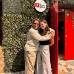 Natalia Reyes Instagram - A @victolaprofe la respeto desde siempre, luego me enamoré de su corazón y ahora estoy feliz de poder crear a su lado! No tengo más que admiración por ti y por este nuevo espacio que es el paraíso de los actores 🙌🏼 @lapuerta_abierta_ ❤️ • I’ve always respected @victolaprofe, then I fell in love with her heart and now I’m very happy to finally be able to create by her side! I have nothing but admiration for you and for this new space that is an actors’ paradise 🙌🏼 @lapuerta_abierta_ ❤️