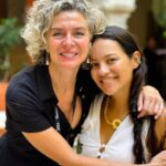 Natalia Reyes Instagram - Un pequeño resumen de lo que fue el fin de semana pasado @hayfestivalcartagena 📚 Celebrando a una mujer que ha desafiado todo con su brillantez e inagotable talento @margaritarosa.defrancisco, muchos amigos, empezando a celebrar a Gabo, el orgullo que sentimos por @amaliaandrade_ y el agotamiento de Isla tras tantas actividades no se lo pierdan 🤣 • A recap / @hayfestival 📚 Celebrating a woman who has challenged everything with her brilliance and endless talent @margaritarosa.defrancisco, Gabo, many friends, the pride we feel for @amaliaandrade_ and Isla’s exhaustion after so many activities, don’t miss it ;) #HayFestival