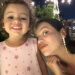 Natalia Reyes Instagram – No crecí en la fe católica a pesar de estudiar en un colegio que sí lo era, la navidad me resulta distante de muchas maneras pero si algo valoro hoy en día son los momentos de pausa y reflexión, los rituales colectivos que fomentan el encuentro con la familia y los amigos, la celebración de estar vivos y la oportunidad que siempre tenemos de renacer. Más allá del afán por consumir y la ansiedad por estrenar hoy celebro que hace mucho un ser nació (sea en la ficción o en la realidad) para enseñarnos que no existe un único camino ni UNA fe más válida que otra, que todas las guerras que emprendan en su nombre no tienen sentido y que la religión que tod@s deberíamos profesar debería ser la del AMOR 🫶🏼
Un abrazo hasta donde este mensaje los encuentre 🙏 

•

I didn’t grow up in the Catholic faith despite going to a Catholic school, Christmas seems distant to me in many ways but if there’s something I value today it is the moments of pause and reflection, the collective rituals that promote the encounter with the family and friends, the celebration of being alive and the opportunity we always have to be reborn. Beyond the desire to consume and the anxiety of brand new products, today I celebrate that a being was born a long time ago (whether in fiction or in reality) to teach us that there’s no single path or ONE faith more valid than another, that all wars using his name are meaningless and that our religion should be that of LOVE 🫶🏼
A hug all the way to the place you are right now 🙏

#NataliaFromColombia #FenixBeach #Navidad #christmas