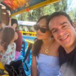 Natalia Reyes Instagram - Comadritas 9 años después en la Ciudad de México que siempre recibe con amor, sabor y color 🇲🇽 Paseo con las mini comadritas a Xochimilco 🛶 @valentinabailarina @soficienta Pe. Por favor vean la última foto que es la original de hace 9 años 👵🏻 • Comadres after 9 years back in Mexico City that always welcomes with love, color and flavor 💚🤍❤️ A little adventure with the younger comadres in Xochimilco. Ps. Don’t miss the last photo that is the original one, taken 9 years ago. #Xochimilco #CDMX #MexicoCity #NataliaFromColombia #AmistadDivinoTesoro