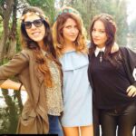 Natalia Reyes Instagram - Comadritas 9 años después en la Ciudad de México que siempre recibe con amor, sabor y color 🇲🇽 Paseo con las mini comadritas a Xochimilco 🛶 @valentinabailarina @soficienta Pe. Por favor vean la última foto que es la original de hace 9 años 👵🏻 • Comadres after 9 years back in Mexico City that always welcomes with love, color and flavor 💚🤍❤️ A little adventure with the younger comadres in Xochimilco. Ps. Don’t miss the last photo that is the original one, taken 9 years ago. #Xochimilco #CDMX #MexicoCity #NataliaFromColombia #AmistadDivinoTesoro
