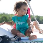 Natalia Reyes Instagram - Yo no puedo dejar de mirar a Isla y sorprenderme con lo alucinante que es la vida, ver un ser humano aprender de cero TODO, ver nuestro instinto en su máximo esplendor es un proceso realmente mágico. Aquí la familia, el refugio, no puedo estar más agradecida por el amor, el apoyo incondicional, por ser reflejo, ser maestr@s y por la crianza compartida. Mi amigo @imaginesharks nos tomó estas fotos que atesoro con toda mi alma ⛵️ @juanpssv @navegacolombia • I can’t stop looking at Isla and being surprised by how amazing life is, seeing a human being learn EVERYTHING from scratch, seeing our instinct at its maximum splendor is a truly magical process. Here the family, the refuge, I couldn’t be more grateful for the love, the unconditional support, for being a reflection, for being teachers and for the shared parenting. My friend @imaginesharks took these photos of us that I treasure with all my soul ⛵️ @juanpssv @navegacolombia #family #Sailing