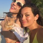 Natalia Reyes Instagram - Pasan los años, pasa la vida, los lugares y las situaciones pero aquí seguimos hermana mía @lagaita, mi angelito del 4 FELIZ VIDA hoy más que nunca que florece la misma dentro tuyo 💫 🐣 Por muchos años más! • Years pass, life passes, places and situations pass but here we are still my sister @lagaita, my little angel of the number 4.. HAPPY LIFE today more than ever as it blooms within you 🐣 For many more years.. #SisterFromAnotherMister #CarolinaGaitán