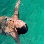 Natalia Reyes Instagram – 🩵 Flotar, entregarse al universo, confiar en la madre que nos sostiene siempre, mi shavasana favorito es en el mar 🌊 
•

To float, surrender to the universe, trust in the mother who always supports us, my favorite shavasana is in the ocean 🌊

#NataliaFromColombia