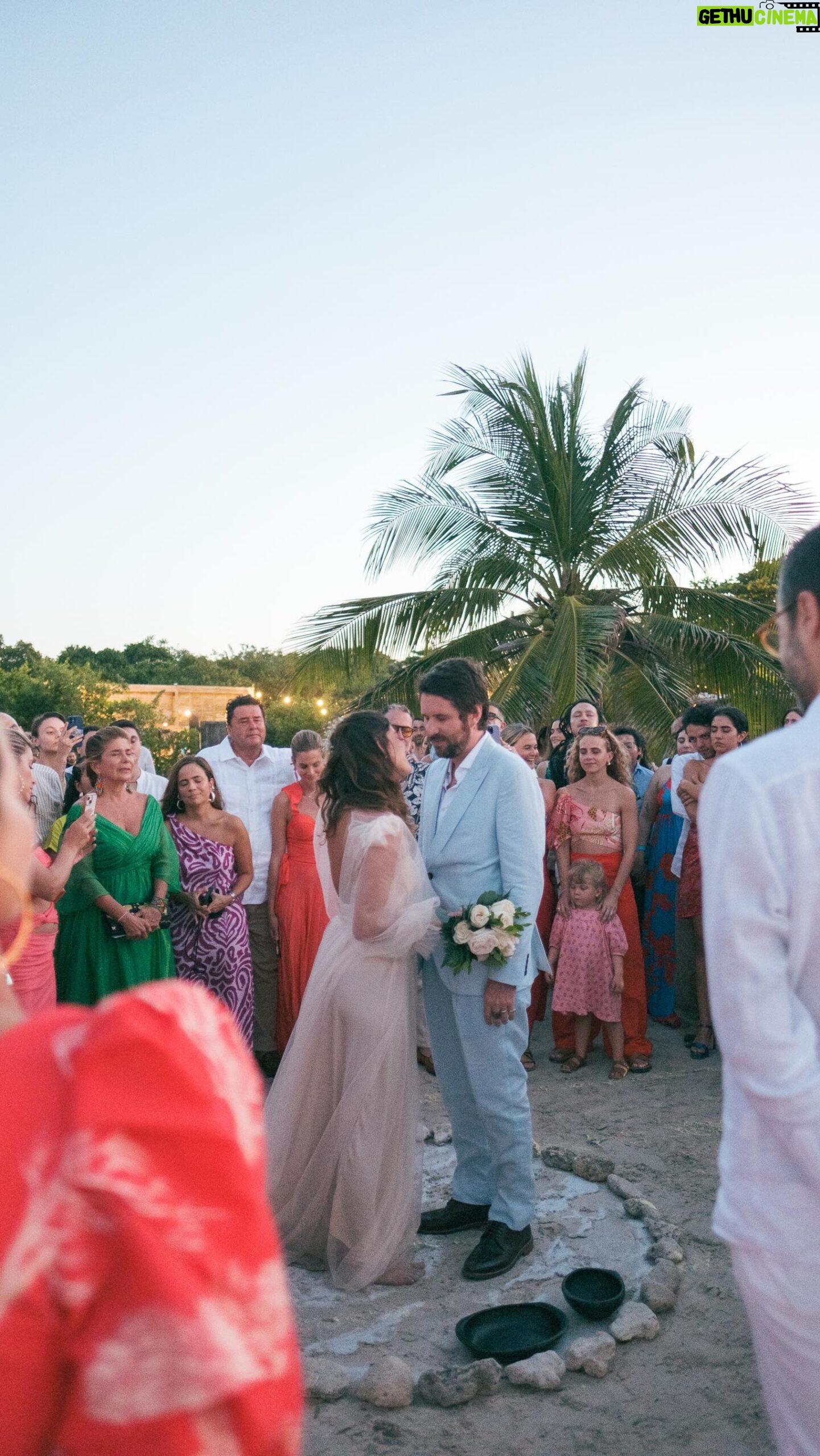 Natalia Reyes Instagram - El mundo que vemos, todo lo que nos rodea es una manifestación de lo que somos, es por eso que la unión de @estefaniapidu y @juanpablovega fue tan especial, porque sus almas nobles, creativas y amorosas se expandieron por toda la playa 💫 Que viva este amor y la vida con intención, que viva el lujo de la sencillez, gracias por celebrar aquí con nosotros @fenixbeachcartagena los amamos 🫶🏼 • The world we see, everything that surrounds us is a manifestation of who we are, that’s why the union of @estefaniapidu and @juanpablovega was so special, because their noble, creative and loving souls expanded throughout the beach 💫 Long live this love and life with intention, long live the luxury of simplicity, thank you for celebrating here with us at @fenixbeachcartagena, we love you.