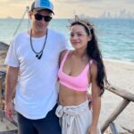 Natalia Reyes Instagram - La Natalia que estudió en un colegio de monjas en Bogotá nunca se imaginó viviendo en una playa, hoy me siento muy afortunada y agradecida con la vida por que no para de sorprenderme, @fenixbeachcartagena es un sueño que no planeé pero me trajo @juanpssv, le hemos puesto todo el esfuerzo y amor y hoy es el lugar feliz que compartimos con 110 personas que ahora somos familia 🫶🏼 Cuál es tu lugar feliz? • The Natalia who studied at a nun’s school in Bogotá never imagined herself living on a beach, today I feel very lucky and grateful for life because it never stops surprising me, @fenixbeachcartagena is a dream that I didn’t plan, that was brought by @juanpssv, we have put tons of work and love there and today is the happy place that we share with 110 people who became family 🫶🏼 Which is your happy place? #FenixBeach #MyHappyPlace #BeAFenix #EnLaPuntaSeBaila