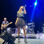 Natalie Imbruglia Instagram - The most lively bunch of people… THANK YOU AUCKLAND! @thecorrsofficial TOUR OZ/NZ @thetonichilds @germeinsisters So great to see you @cheriebatchelor after all these years 🥰💜 Styling: @fredericalovellpank ✨ Skirt: @annaquanlabel Top: @jacandjack 📸 @karenrossiter